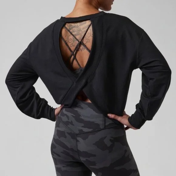 NWT! 🖤 Athleta Savasana Twist Back Sweatshirt, Black, Size M - Picture 1 of 5